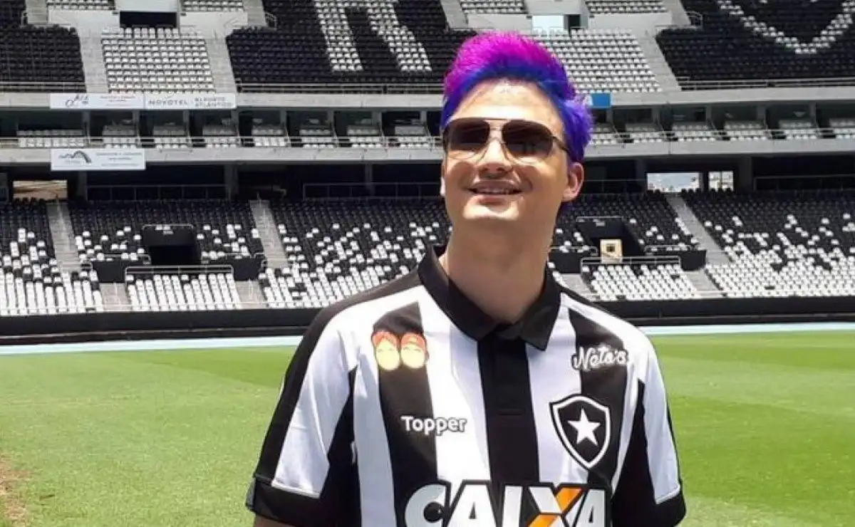  Amor e ódio: Felipe  Neto representa o torcedor do Botafogo nas redes