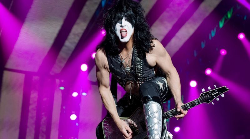 Gene Simmons, baixista do Kiss, teve mal-estar durante show em Manaus