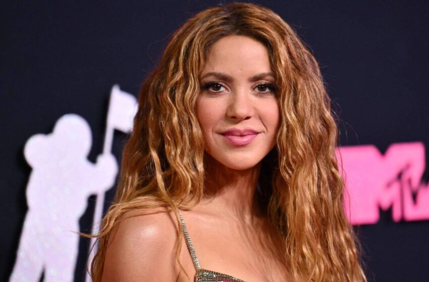  Shakira faz acordo milionário com justiça espanhola
